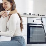 Styl w biegu: ekspresowe, modne zestawy dla zapracowanej mamy