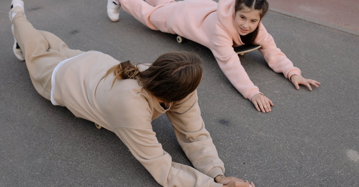 Mama i córka w jednym rytmie: stylowe komplety dresowe, które pokochacie