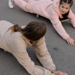 Mama i córka w jednym rytmie: stylowe komplety dresowe, które pokochacie