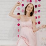 Co założyć na baby shower? Stylizacje, które zrobią wrażenie i zapewnią komfort