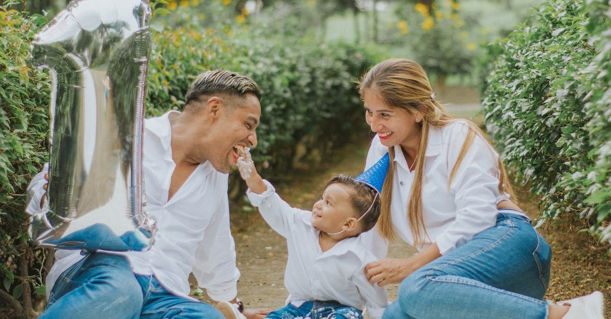 Co założyć na roczek? Stylowe i wygodne zestawy dla mamy, która chce błyszczeć i bawić się bez stresu
