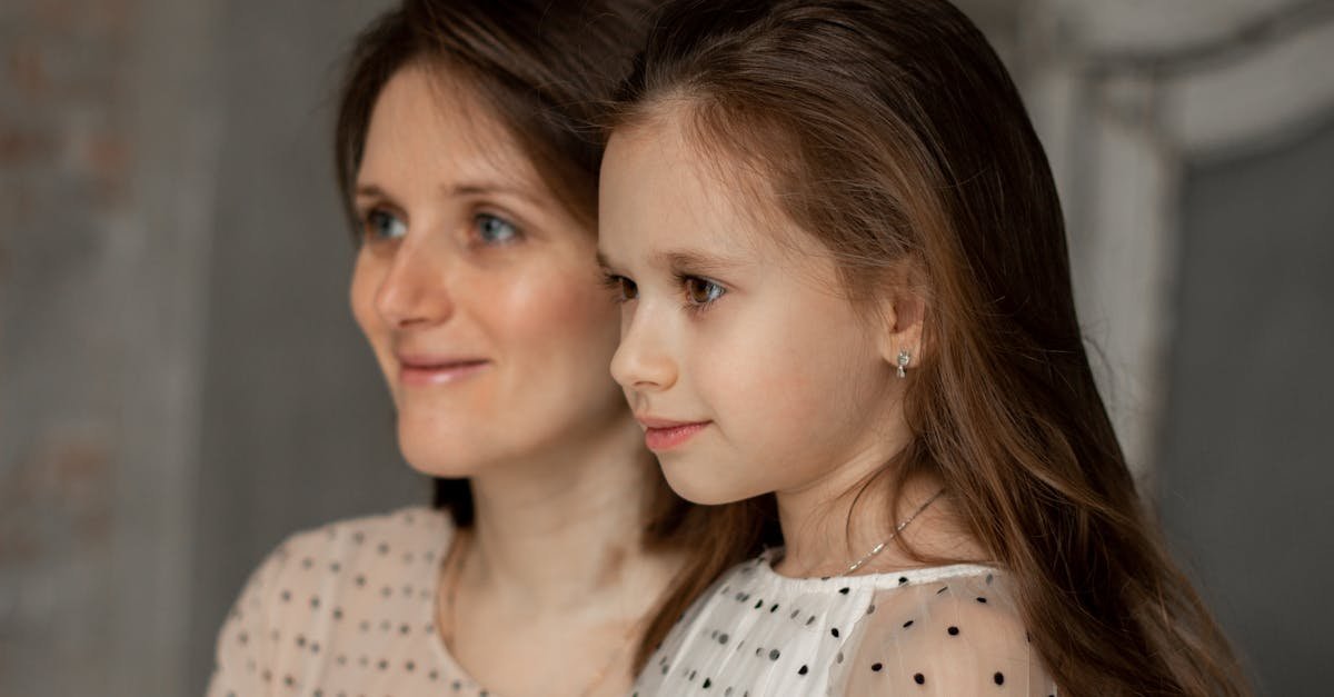 Styl w biegu: 12 szybkich fryzur dla mam — modne, wygodne i naprawdę do zrobienia