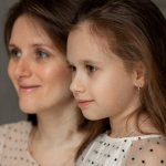 Styl w biegu: 12 szybkich fryzur dla mam — modne, wygodne i naprawdę do zrobienia