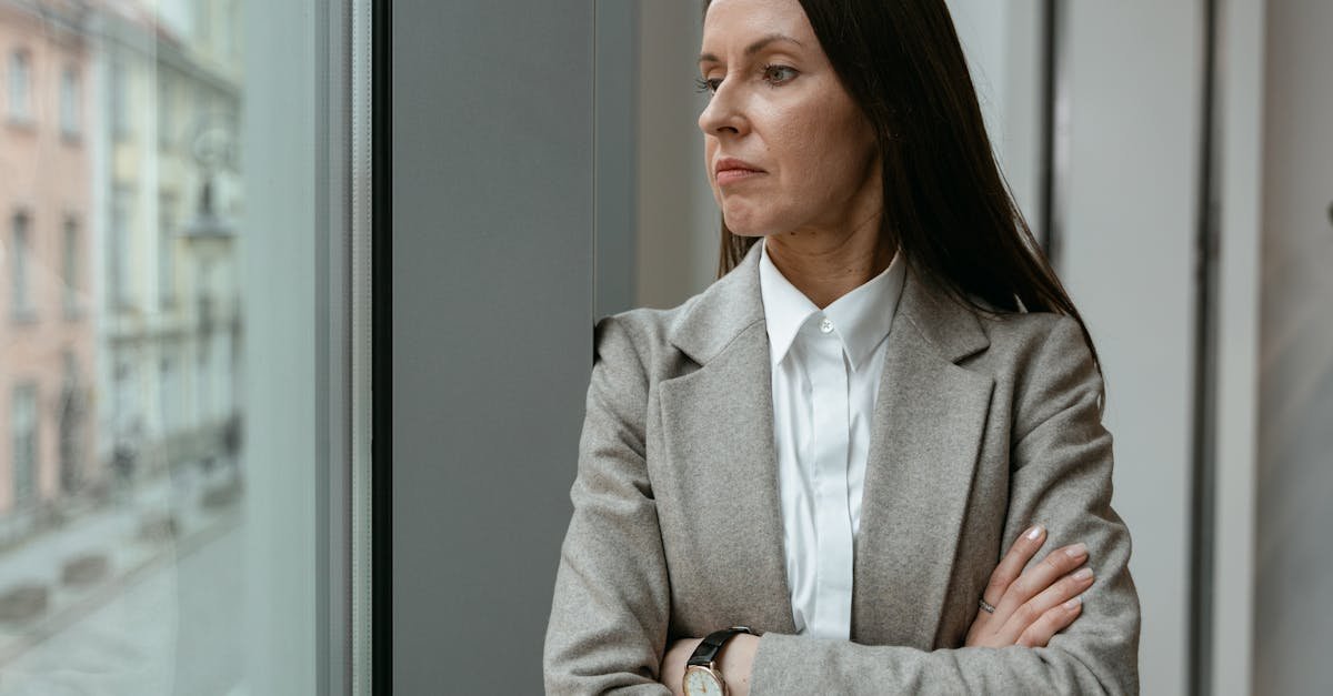 Wywiadówkowy dress code: jak ubrać się z klasą i na luzie