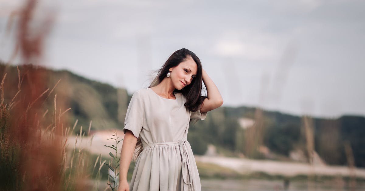 Jak olśnić na komunii dziecka? Przewodnik po sukienkach dla mamy – elegancja bez wysiłku