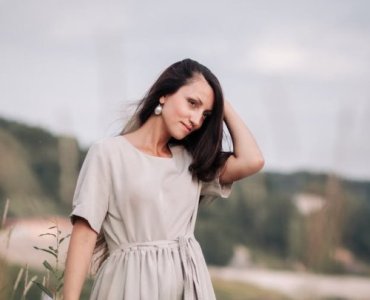 Jak olśnić na komunii dziecka? Przewodnik po sukienkach dla mamy – elegancja bez wysiłku