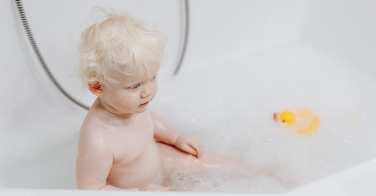 Czysta frajda w wannie: jak raz na zawsze rozprawić się z pleśnią w zabawkach kąpielowych