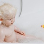 Czysta frajda w wannie: jak raz na zawsze rozprawić się z pleśnią w zabawkach kąpielowych