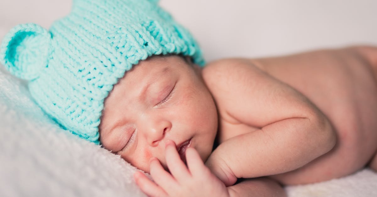 Ciepło jak u mamy: idealna temperatura i wilgotność w pokoju noworodka — praktyczny przewodnik dla świeżo upieczonych rodziców