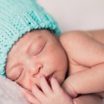 Ciepło jak u mamy: idealna temperatura i wilgotność w pokoju noworodka — praktyczny przewodnik dla świeżo upieczonych rodziców