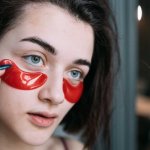 Poranek bez opuchniętych powiek: ekspresowe triki, które odmienią spojrzenie