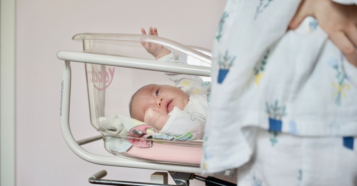 Kiedy wraca miesiączka po porodzie? Spokojny przewodnik dla świeżo upieczonych mam